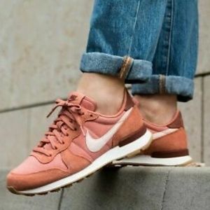 Nike Women's Internationalist 'Terra Blush' Sz 8.5